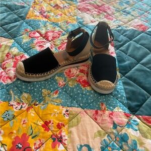 a.n.a closed toe shoes